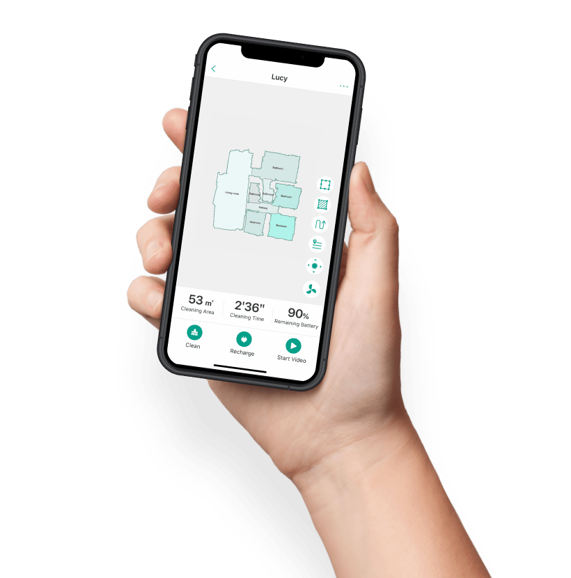 Trifoアプリ(Lucy表示)使用中のスマホを持つ手